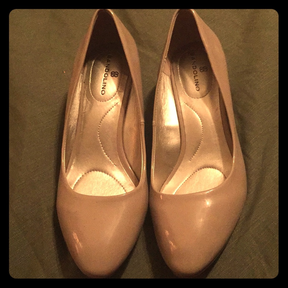 Bandolino 7.5M tan wedges